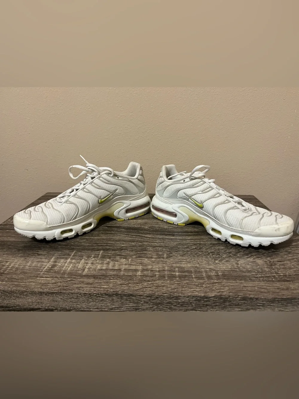 Nike Air Max Plus TN SE White Athletic Shoes Women 9.5
